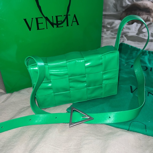 Bottega Veneta Intrecciato Paper Leather Messenger Bag in Parakeet - Picture 10 of 12